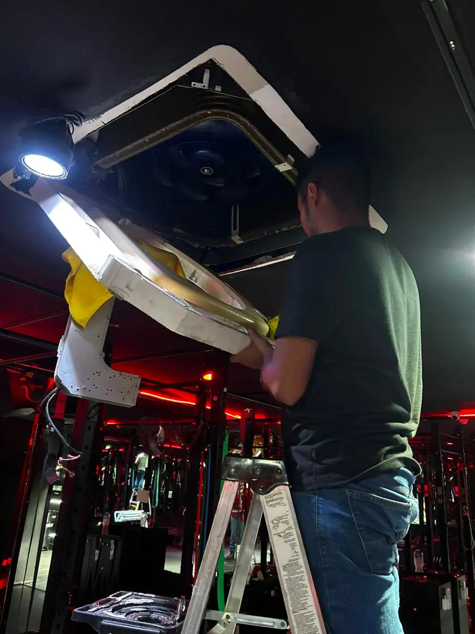 Mantenimiento preventivo de aire acondicionado cassette